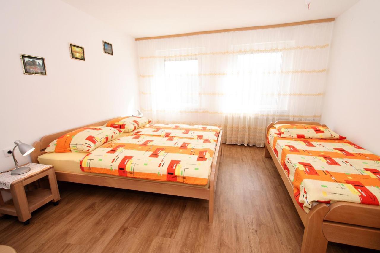 Apartmaji Berginc โคบาริด ภายนอก รูปภาพ
