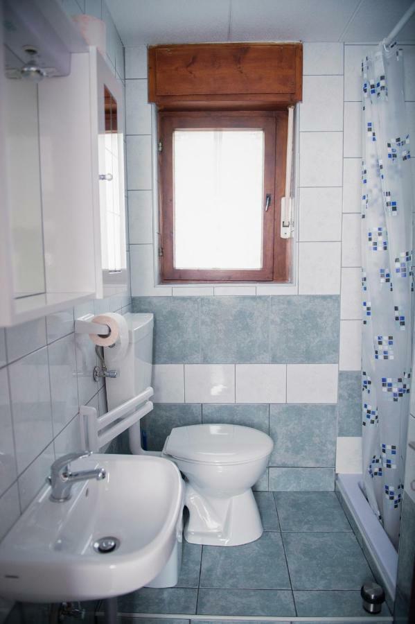 Apartmaji Berginc โคบาริด ภายนอก รูปภาพ