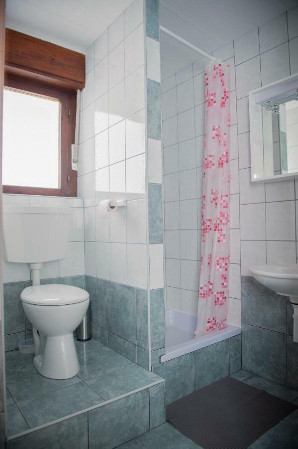 Apartmaji Berginc โคบาริด ภายนอก รูปภาพ